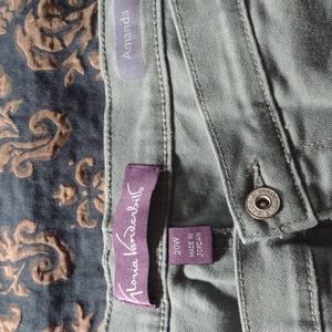NWOT Gloria Vanderbilt green jeans 20 W